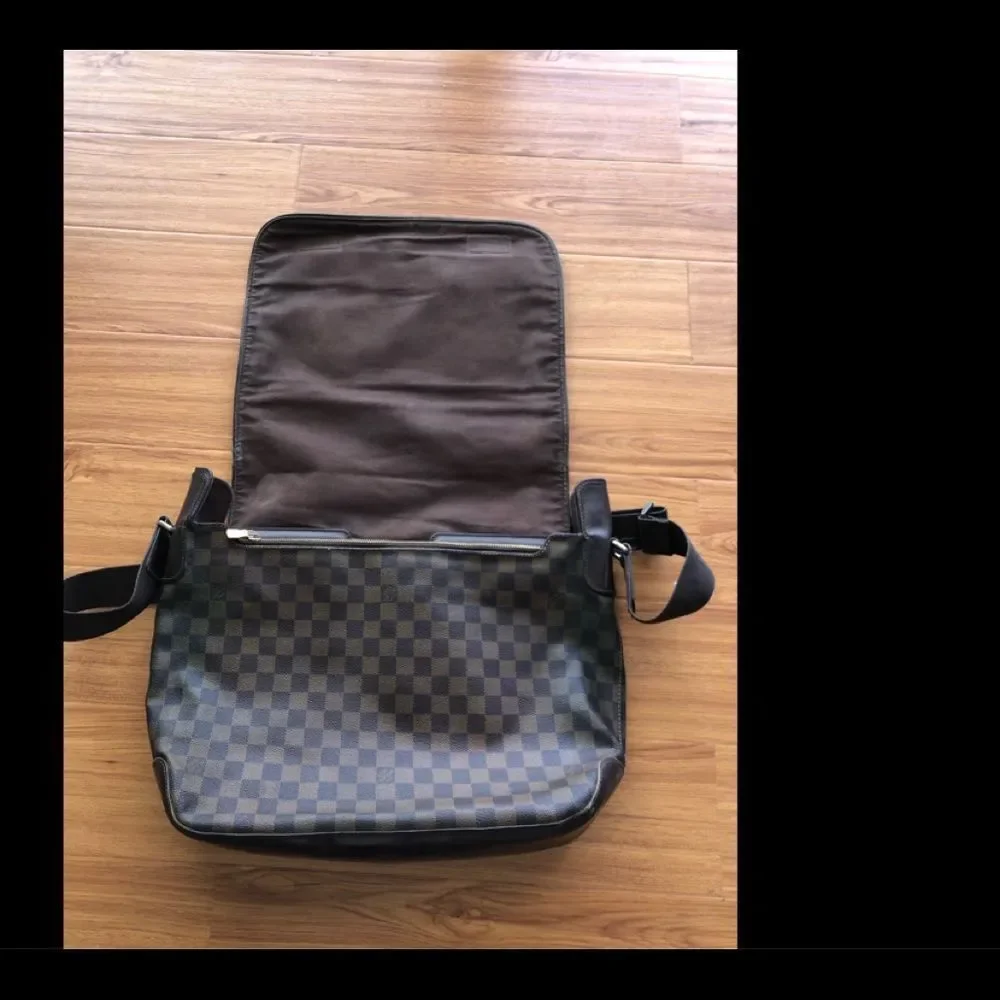 Louis Vuitton Damier Ebene Spencer Bag - Picture 3 of 16